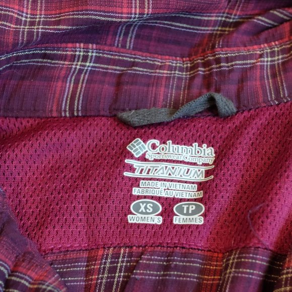 Columbia Long-Sleeved Button-up Outdoor Shirt - Picture 2 of 4